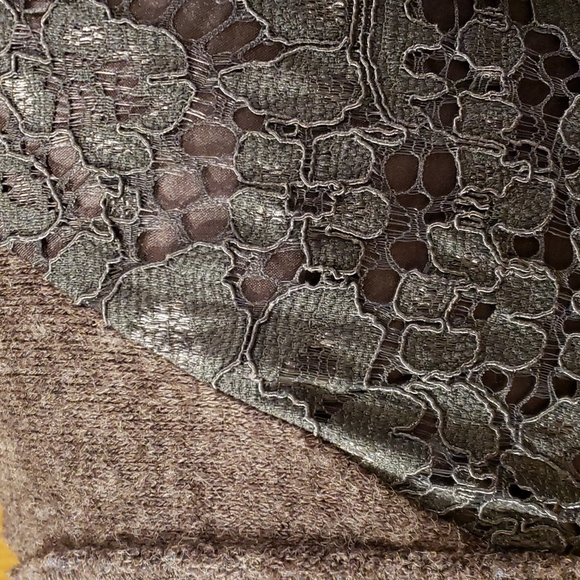 Moth grey lace back sleeveless mock neck top - Picture 6 of 8